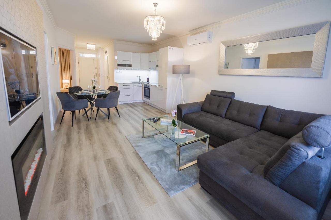 Central Residence Sopron Esterno foto